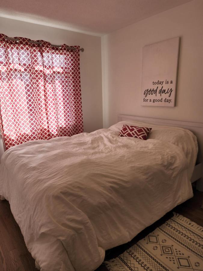 Place You Can Call Home !!! Near Ottawa Airport Esterno foto