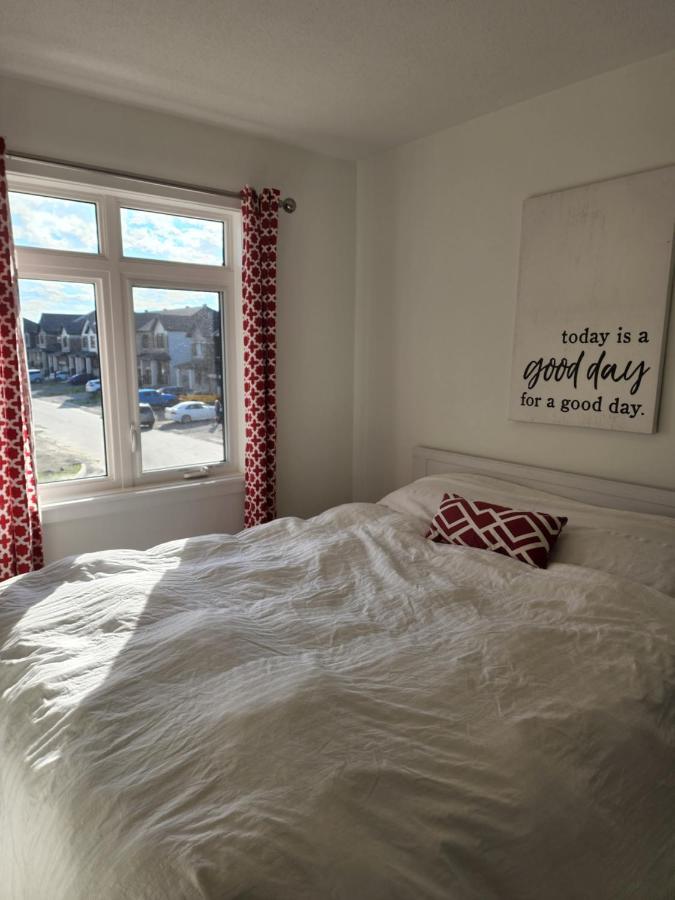 Place You Can Call Home !!! Near Ottawa Airport Esterno foto