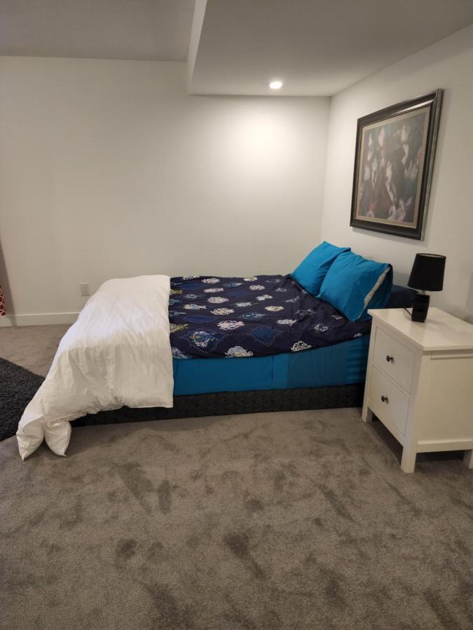 Place You Can Call Home !!! Near Ottawa Airport Esterno foto